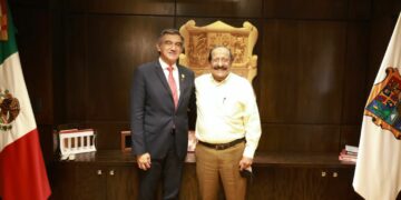 Recibe Américo Villarreal a Arnulfo Rodríguez, líder de la sección 30 del SNTE