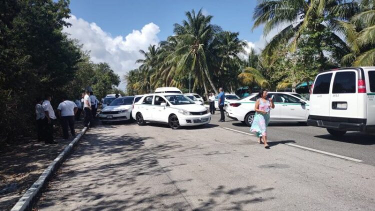 Quitarán concesiones a taxistas en Cancún