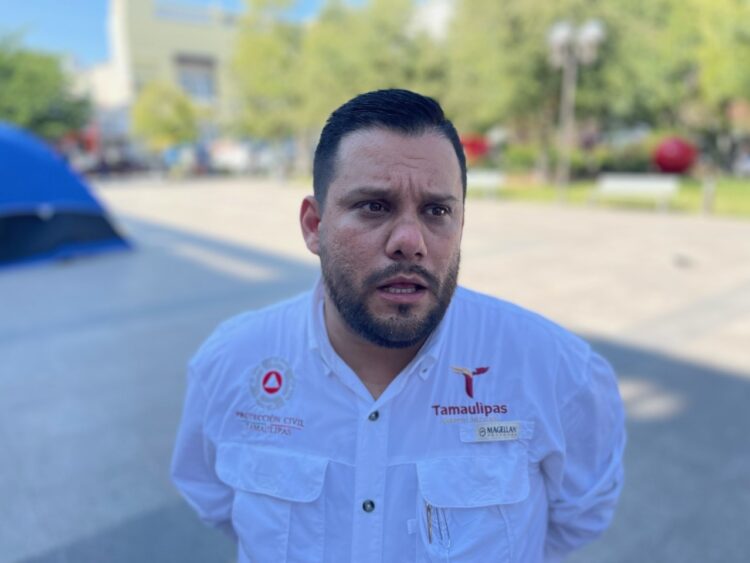 ¡Caos por ventarrón! Tira árboles, postes y techumbres