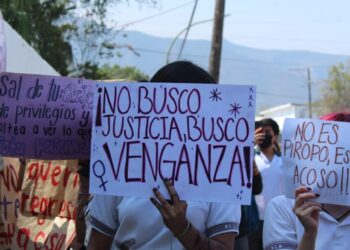 “Si mañana soy yo, quemen todo”: se manifiestan alumnas del CBTis 24