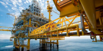 Tras sanciones europeas, Rusia redirige su petróleo a China e India