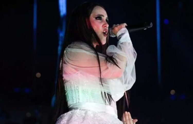 Dulce Maria conocida actriz y cantante.