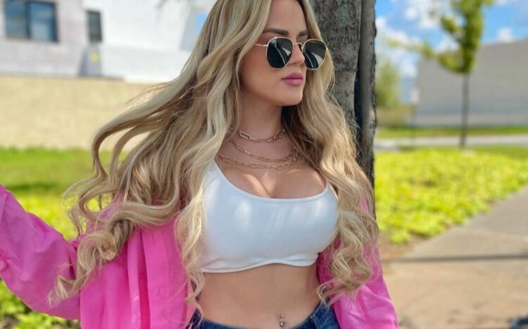 Yuli Flores poseedora de una hermosa voz.