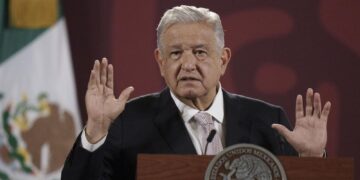 Amparo a Cabeza de Vaca, clara decadencia judicial: AMLO