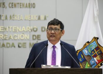 Pide diputado Juan Vital prohibir celulares en escuelas