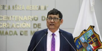 Pide diputado Juan Vital prohibir celulares en escuelas