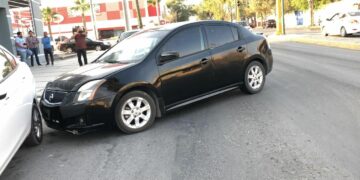 Mujer colisiona a exceso de velocidad en el 16 Olivia Ramírez