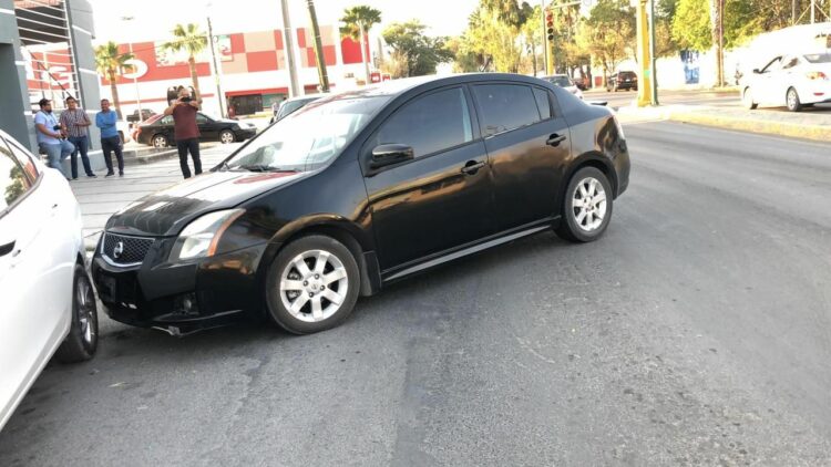 Mujer colisiona a exceso de velocidad en el 16 Olivia Ramírez