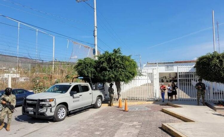 Detienen a 9 policías de Guerrero por caso de los 43 normalistas de Ayotzinapa