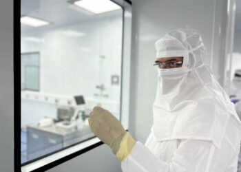 Presenta Ebrard nuevo tratamiento contra el cáncer en México