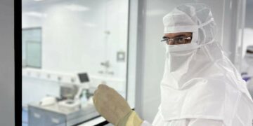 Presenta Ebrard nuevo tratamiento contra el cáncer en México