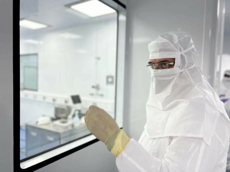 Presenta Ebrard nuevo tratamiento contra el cáncer en México