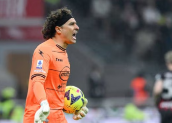 Memo Ochoa aparece nominado en los mejores jugadores de la Concacaf