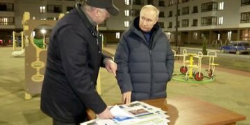 Putin visita Mariúpol en aniversario de anexión de crimea