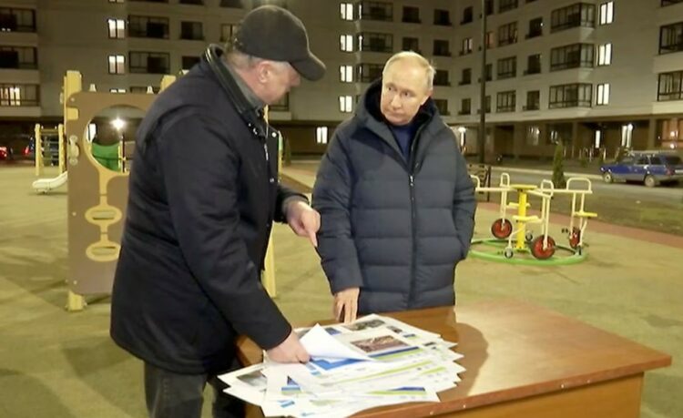 Putin visita Mariúpol en aniversario de anexión de crimea