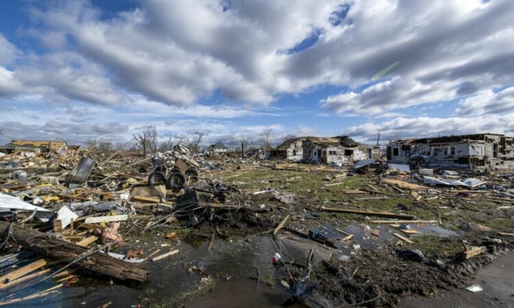 Suben a 29 los muertos por tornados en Estados Unidos