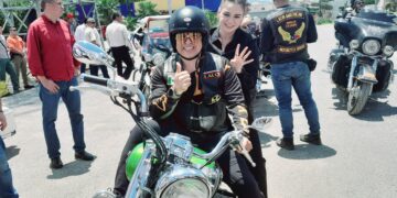 Alcalde de Victoria y su Sra. Esposa dan la Bienvenida al contigente internacional de Mototurismo.