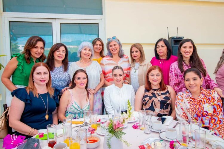 Lleva a cabo Lucy de Gattás convivencia con mujeres empresarias de la Canaco Victoria.