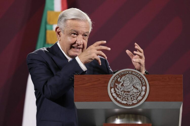AMLO pide a los paisanos que viven en USA no votar por John Neely Kennedy.