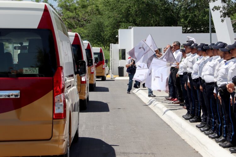 Lleva a cabo Gobernador de Tamaulipas entrega de 8 patrullas.