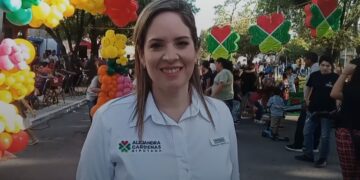 Ale Cárdenas celebra el día del niño y la niña.