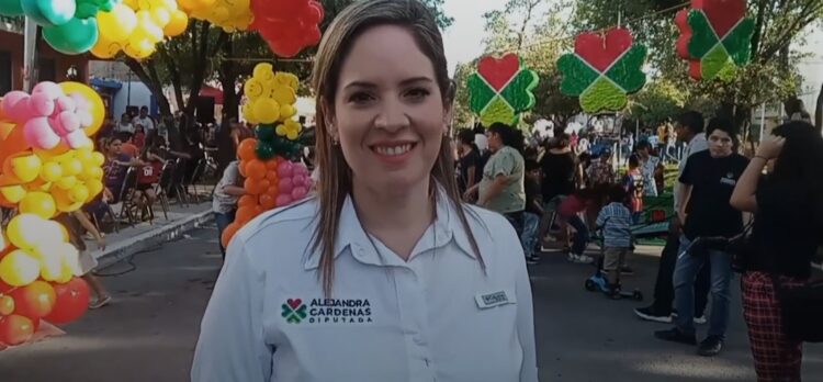 Ale Cárdenas celebra el día del niño y la niña.