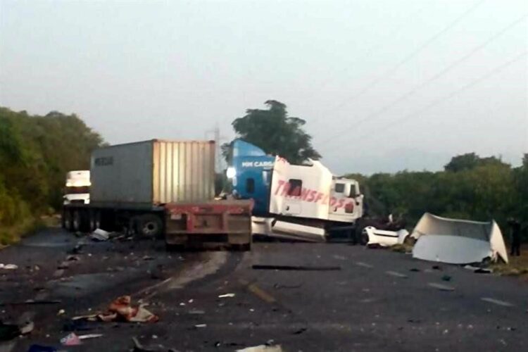 Choque Frontal en la Carretera Victoria-Monterrey Ocasiona Lesiones y Cierre de Vías