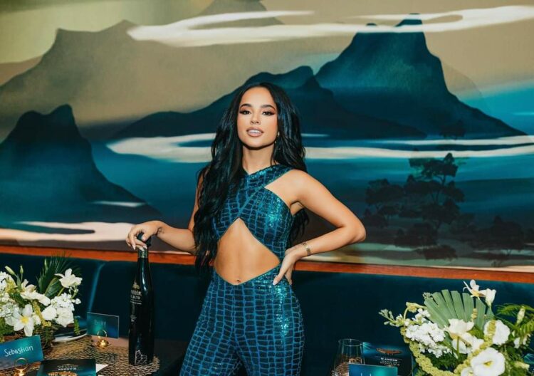 BECKY G SE INTEGRA AL MUNDO DE DC COMICS