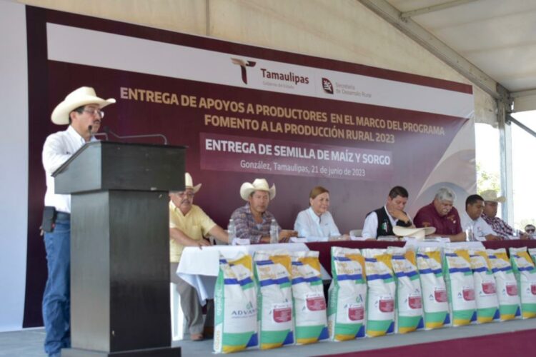 Continúa Gobierno del Estado beneficiando a productores con semilla de sorgo y maíz