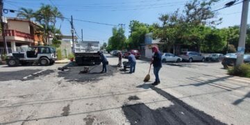 Avanza programa de bacheo en la ciudad.