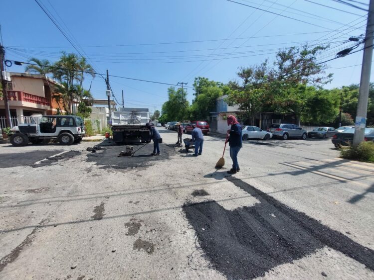 Avanza programa de bacheo en la ciudad.