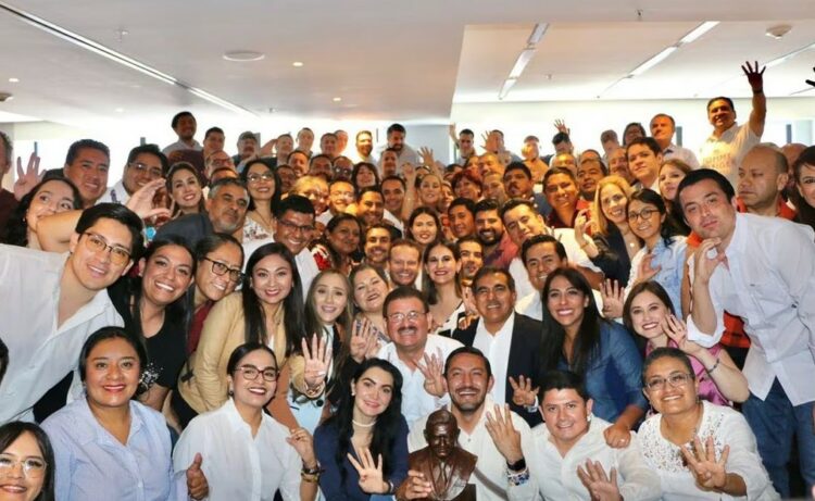 Claudia Sheinbaum prepara a su equipo de trabajo para la contienda por la candidatura