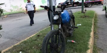 Accidente de Motocicleta en Estado de Ebriedad deja a dos Jóvenes Gravemente Heridos