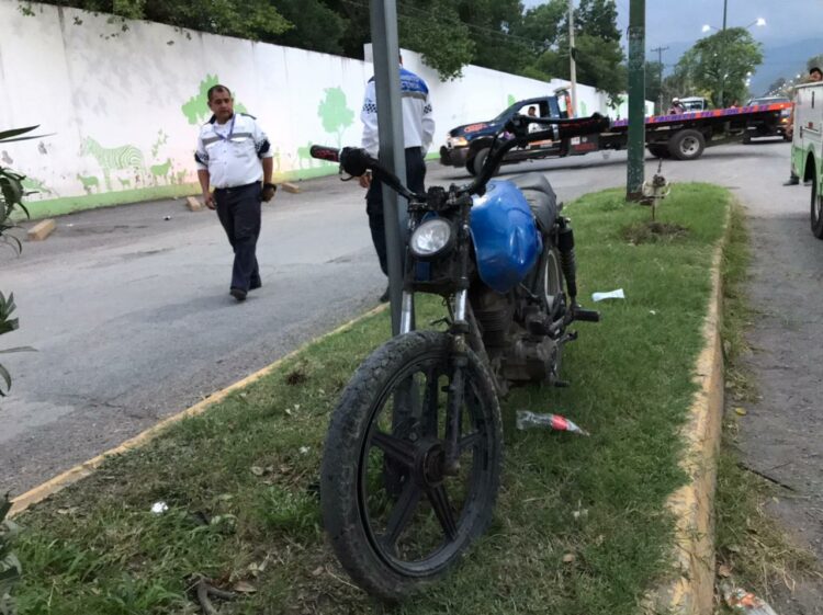 Accidente de Motocicleta en Estado de Ebriedad deja a dos Jóvenes Gravemente Heridos