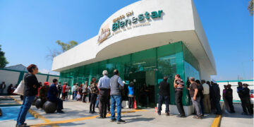 Presidente López Obrador anuncia aumento del 25% en pensión para adultos mayores en 2024