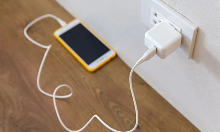 ¿Qué hacer si el cargador de tu teléfono se sobrecalienta?