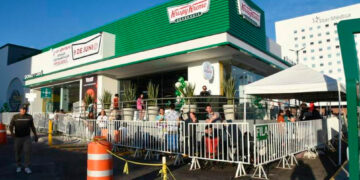 Fiebre por las Donas: Inauguración de Krispy Kreme en Chihuahua Atrae a Cientos