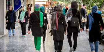«ONU Expresa Preocupación por la Dura Ley de Vestimenta para Mujeres en Irán