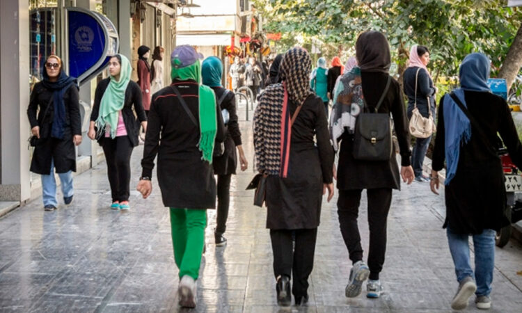 «ONU Expresa Preocupación por la Dura Ley de Vestimenta para Mujeres en Irán