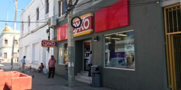 Asaltan el Oxxo del 16 y 17 Hidalgo