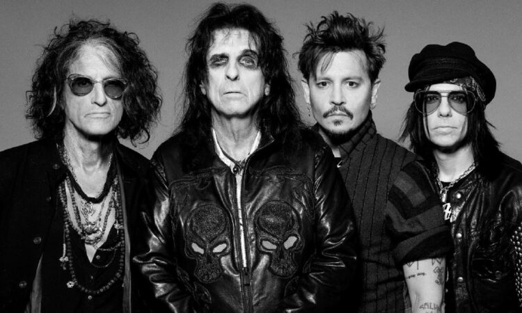 Johnny Depp sorprende a sus seguidores con un concierto en Manchester junto a su banda