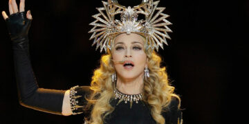 «Madonna Continúa su Lucha contra la Infección Bacteriana en Casa»