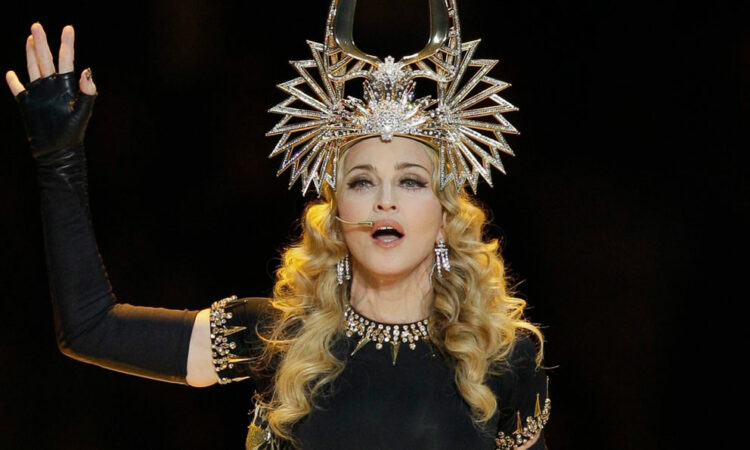 «Madonna Continúa su Lucha contra la Infección Bacteriana en Casa»