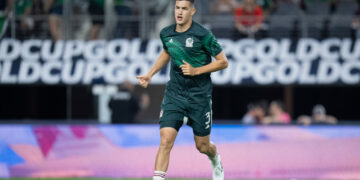 «César Montes, enfocado en la Copa de Oro: pone su futuro en pausa»