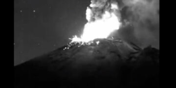 Explosión del Popocatépetl provoca caída de ceniza en tres alcaldías de la CDMX
