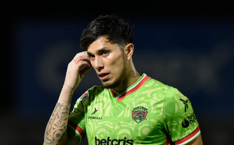 Carlos Salcedo responde a las críticas y defiende su desempeño en la derrota de Cruz Azul ante Toluca