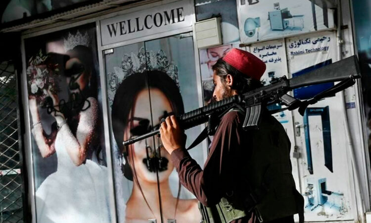 Talibanes Ordenan el Cierre de Salones de Belleza en Afganistán