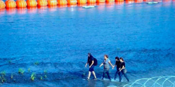 El «Muro Flotante» Escala Tensiones entre México y Texas