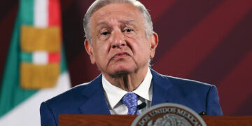AMLO pospone compra de Banamex y pide consideración a futura Administración