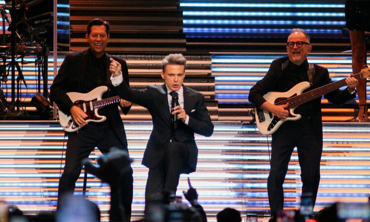 Luis Miguel Regresa a los Escenarios con Éxito en Argentina